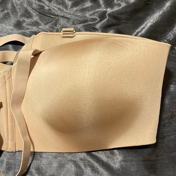 Skims Body Wireless Strapless Bra - Picture 7 of 8